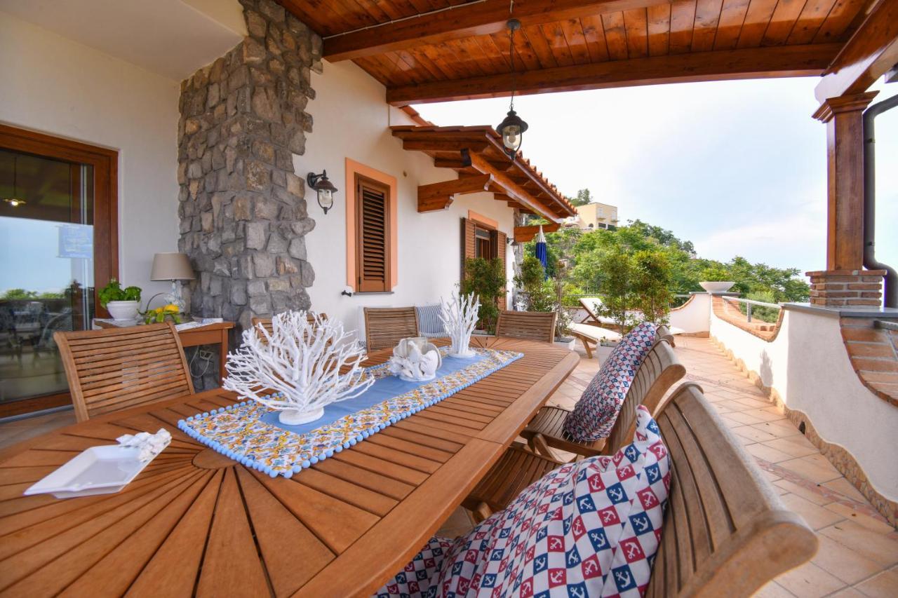 Relais Maison De Charles Иския Екстериор снимка