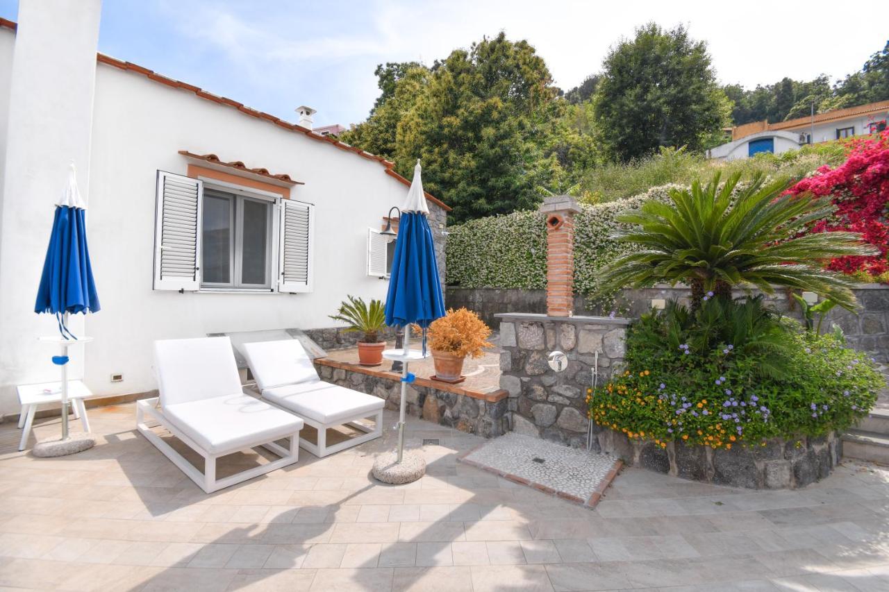Relais Maison De Charles Иския Екстериор снимка