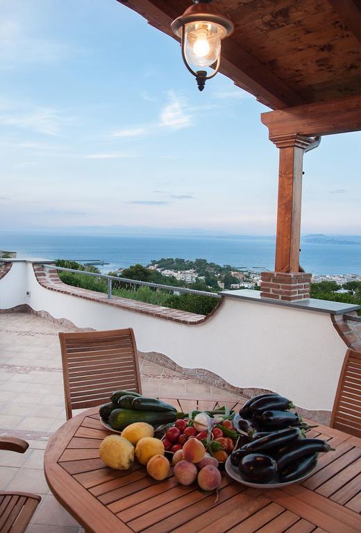 Relais Maison De Charles Иския Екстериор снимка