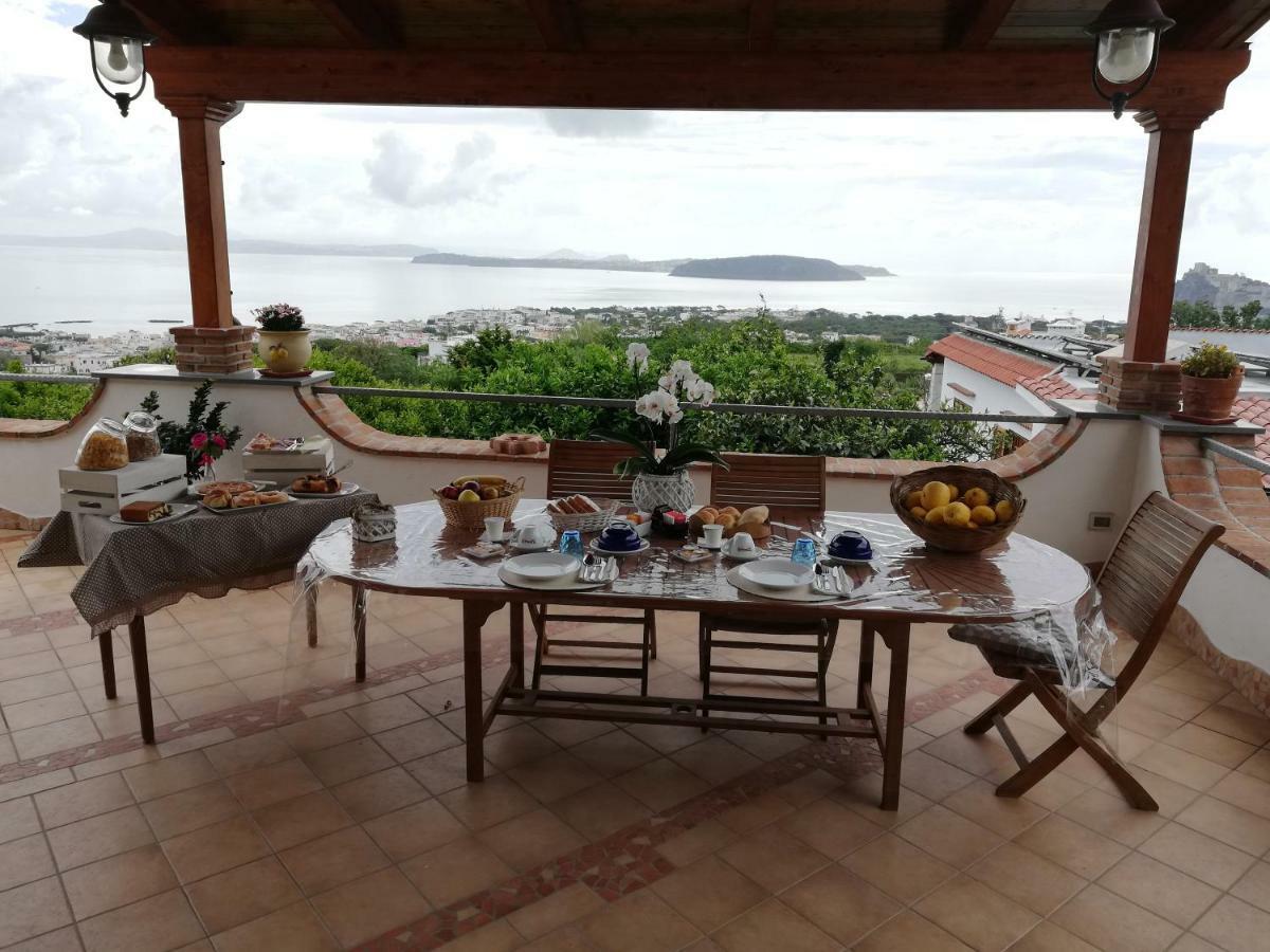 Relais Maison De Charles Иския Екстериор снимка